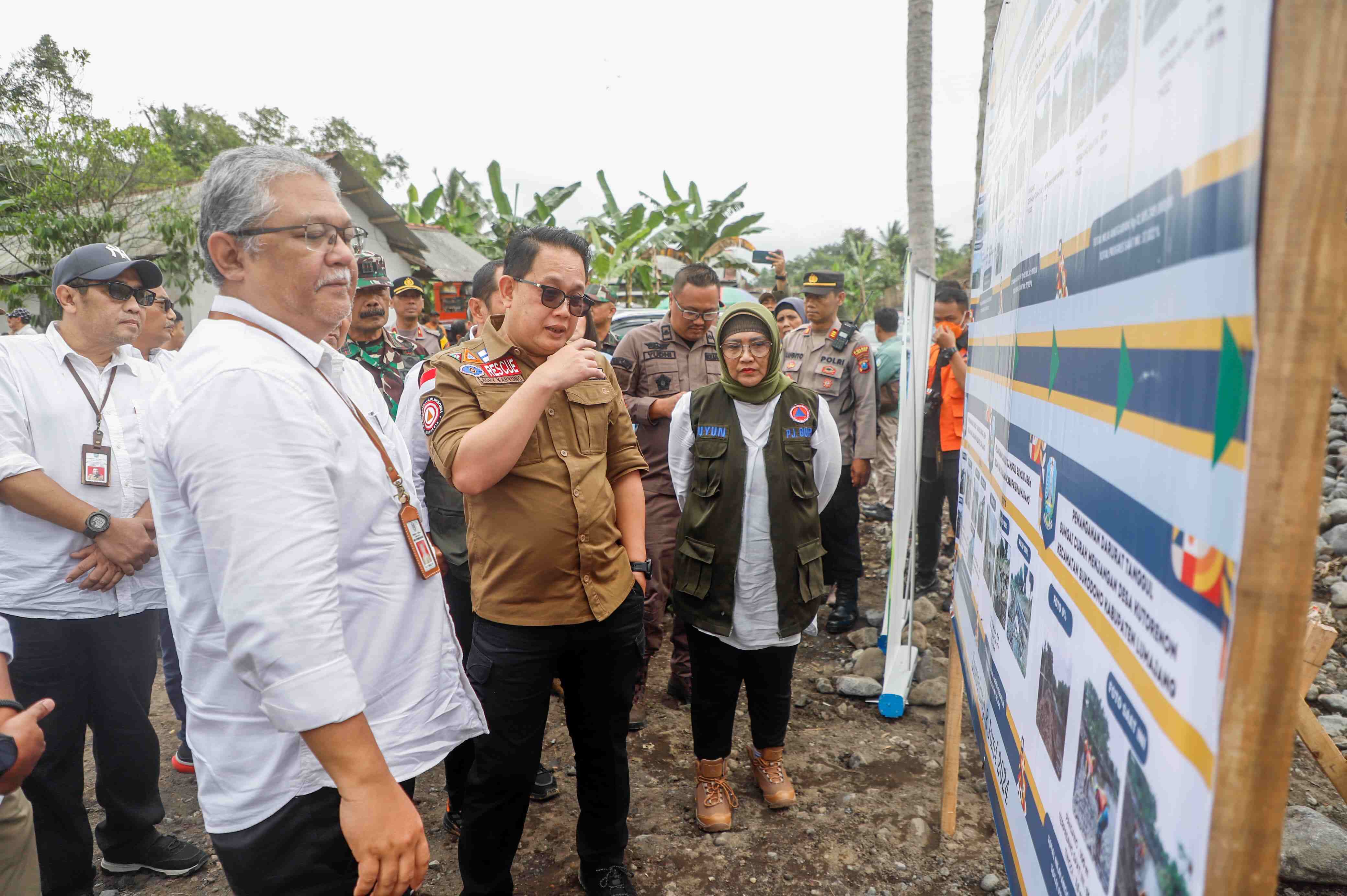 Tepati Janji pada Warga Lumajang, Pj. Gubernur Jatim Resmikan Tanggul Sungai Mujur dan Jembatan Kloposawit